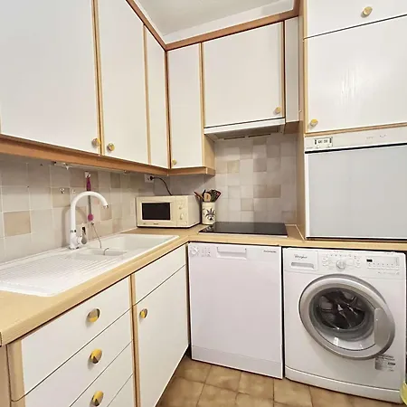 Ste Maxime : Appt 2p, 4 Couchages, Piscine, Parking - Fr-1-226-556